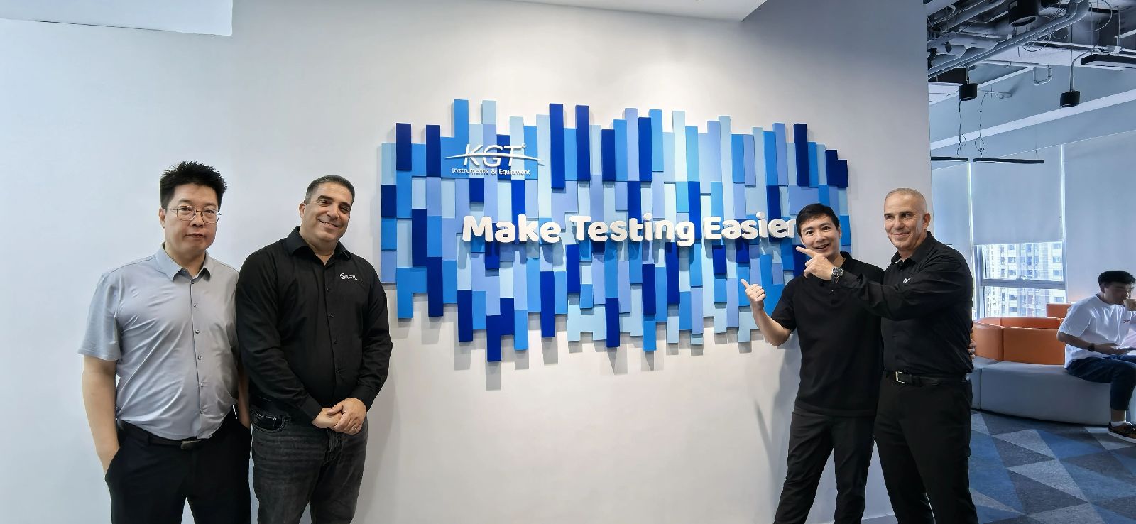 客户到访公司参观